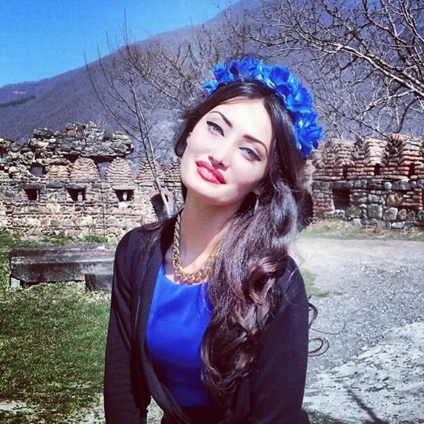 Видео с девочкой в грузии. Чеченцы на улицах. Лезгинки девушки. Грузинские девушки поют. Видео с девочкой в грузии.