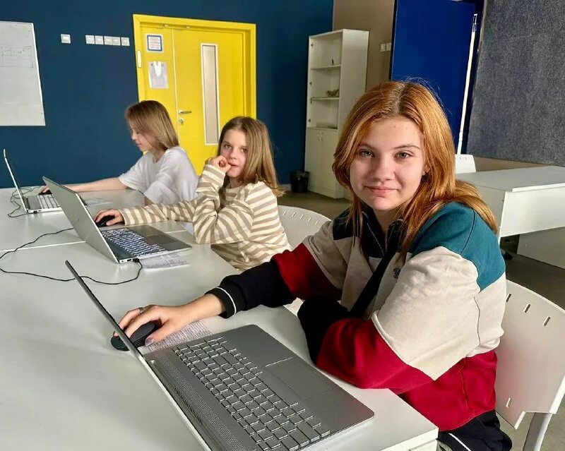 Преподаватель информатики в колледж. Колледж информатики и права тирасполь. Преподаватель информатики в колледж. Урок информатики в колледже. Урок информатики в колледже.