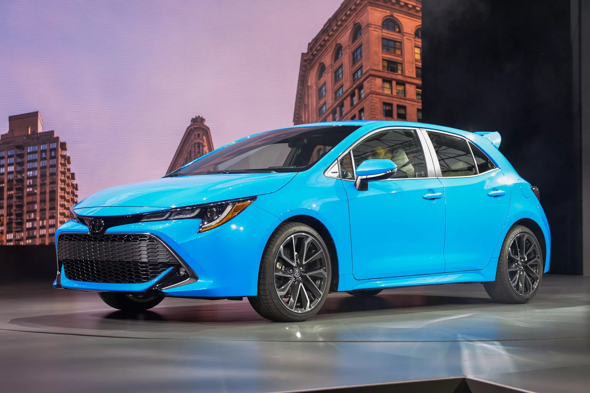 Хэтчбеки 2019 года. Toyota Corolla Hatchback 2019. Toyota Corolla 2019 хэтчбек. Тойота Королла хэтчбек 2019. Toyota Corolla 2019 sedan.