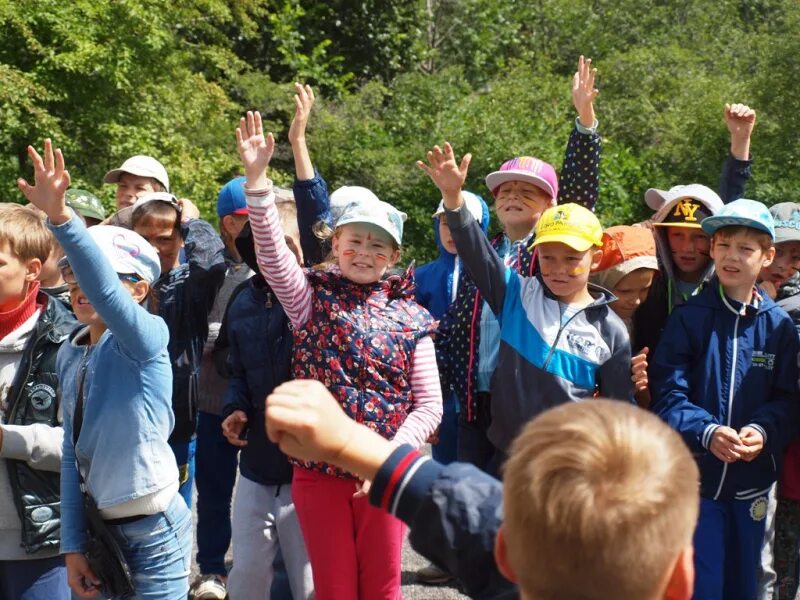 Горное ущелье лагерь башкирия. Лагерь горное ущелье Магнитогорск. Горное ущелье лагерь Челябинск. Горное ущелье лагерь Магнитогорск лагерь.