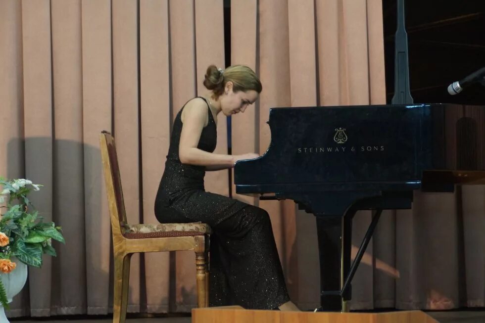 Ерешко эльвира концертмейстер. Аксельрод елена михайловна преподаватель фортепиано. Музыкально педагогическое образование. Розалия трохман пианистка концертмейстер. Музыкальное образование специальность.