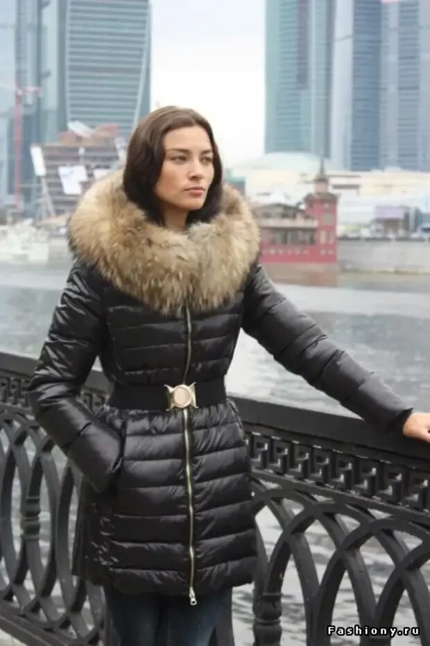 Куртка канада гус женская зимняя. Девушка в черном пуховике. Visdeer пуховики женские. Теплые пуховики. Пуховик йотсен айни.