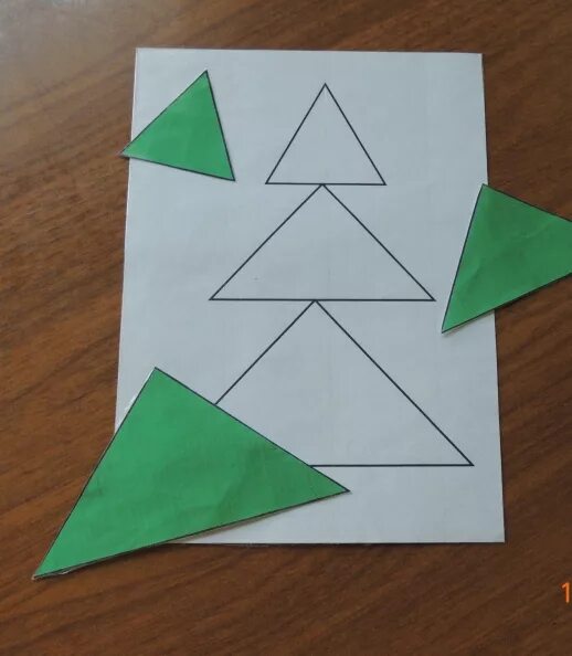 Конструирование елочка младшая группа. Конструирование елочка в старшей группе. Конструирование елочка в подготовительной группе. Елочка из бумаги старшая группа. Конструирование елочка младшая группа.