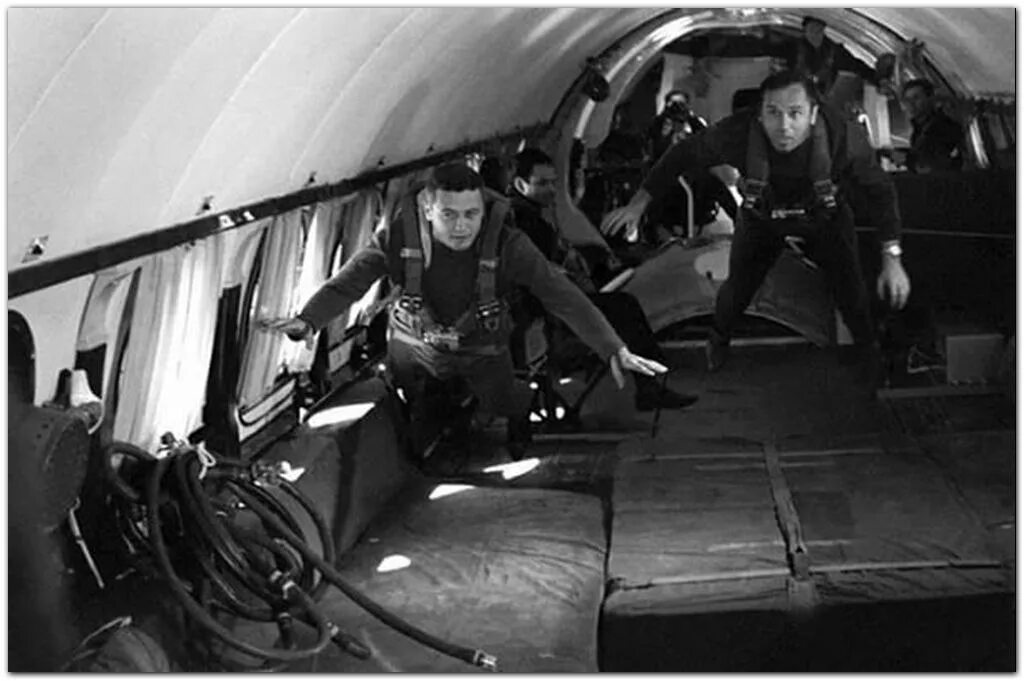 Алексей леонов. Первый отряд космонавтов тренировки. Отряд космонавтов 1960 года. Павел попович валентина терешкова и андриян николаев. Кроме гагарина были еще претенденты на первый полёт в космос.