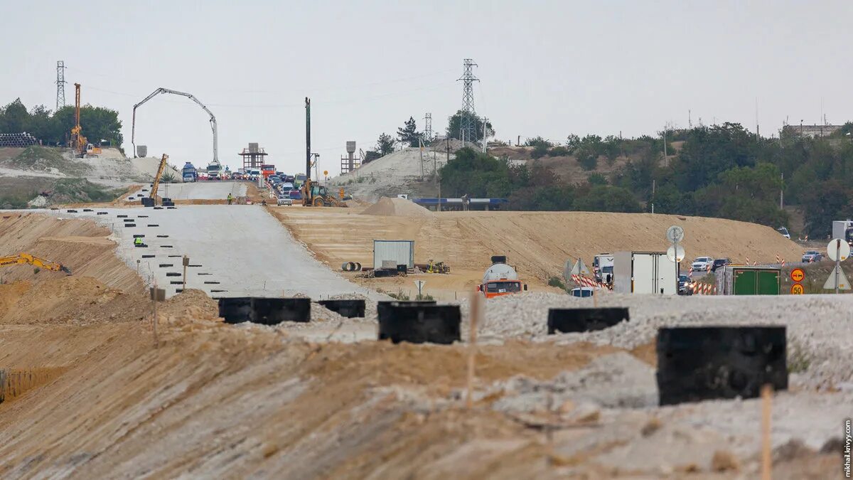 Строители крымского моста. Постройки крыма. Бетонирование причалов. Строители крымского моста. Керчь керченский мост.