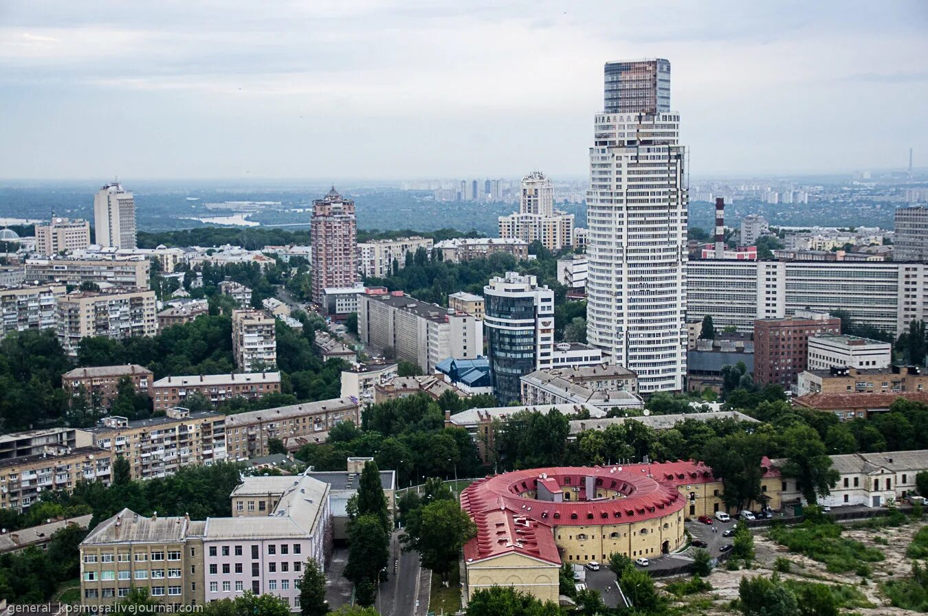 Небоскреб на украинском. ЖК Кловский Киев. Кловский спуск здание. Кловский спуск 10 Киев. Киев высотки.