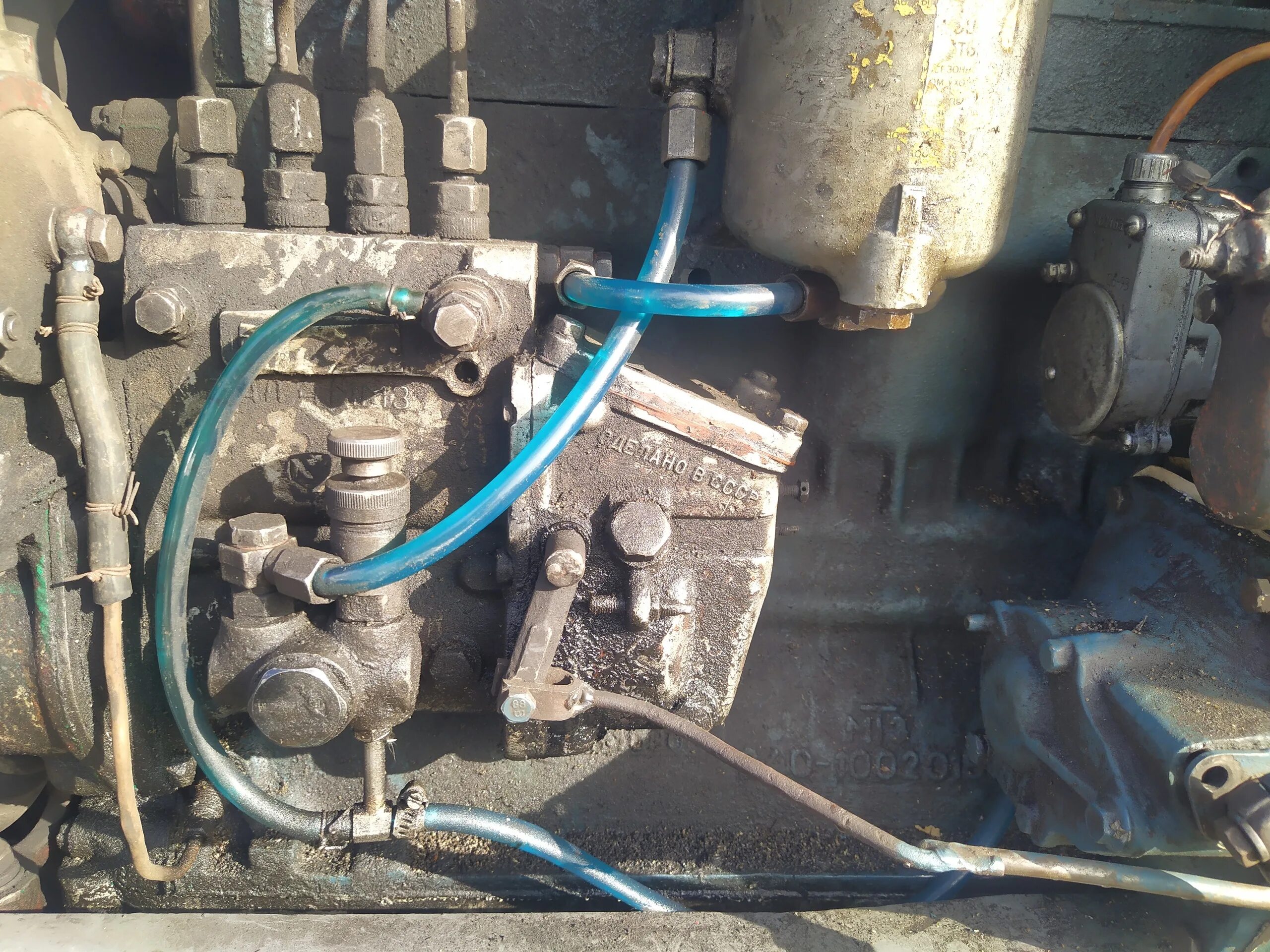 Шланг рвд мтз 82 под ключ 24. Рвд м20х1. Установка дозатора на мтз 80. Шланг рвд мтз 82. Мтз 82 шланги.