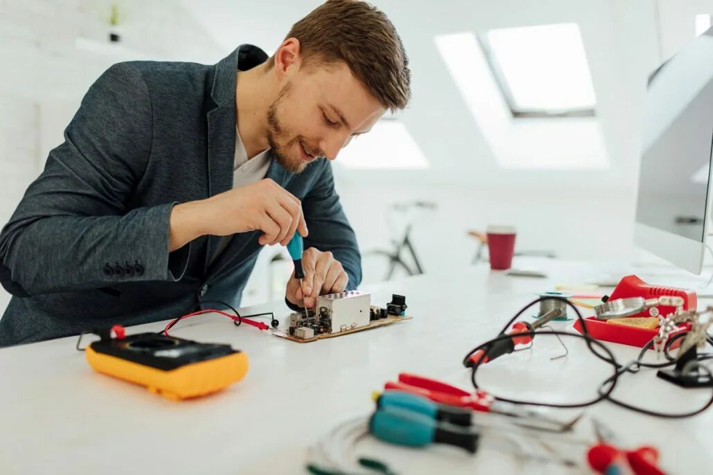 Микросхемы пк. Электротехника. Обои malware reverse engineering. Circuit engineer. Мастер по ремонту электроники.