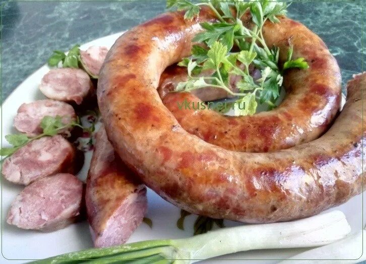 Как готовить домашнюю колбасу в духовке. Диана строгова домашняя колбаса. Как готовить домашнюю колбасу в духовке. Домашняя колбаса в духовке. Краковская гостовская колбаса.