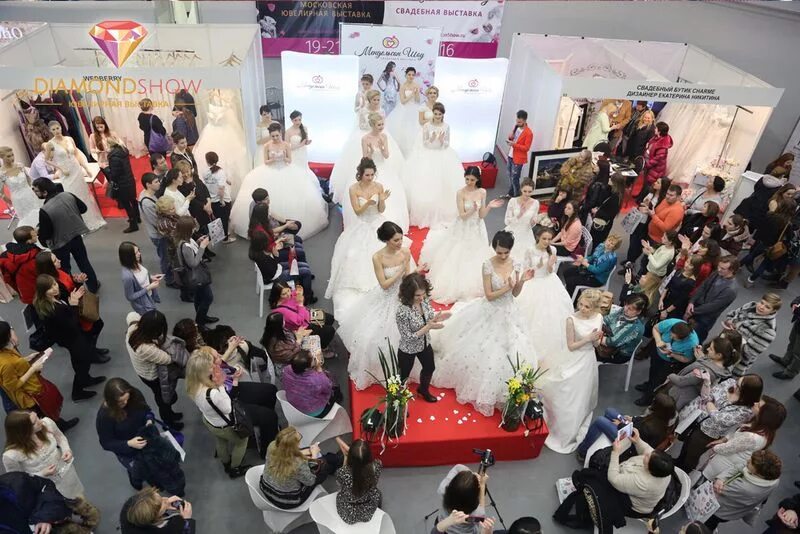 международная свадебная выставка в москве. выставка невест. выставка свадебных платьев. свадебная выставка. выставка свадебных платьев.