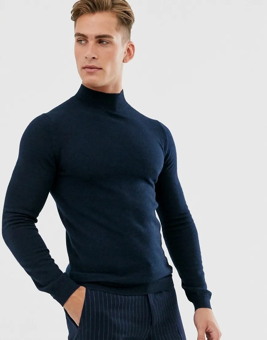 Мужики в обтягивающем. Fred Perry Merino Wool свитер. Водолазка мужская. Облегающий свитер мужской. Облегающая водолазка мужская.