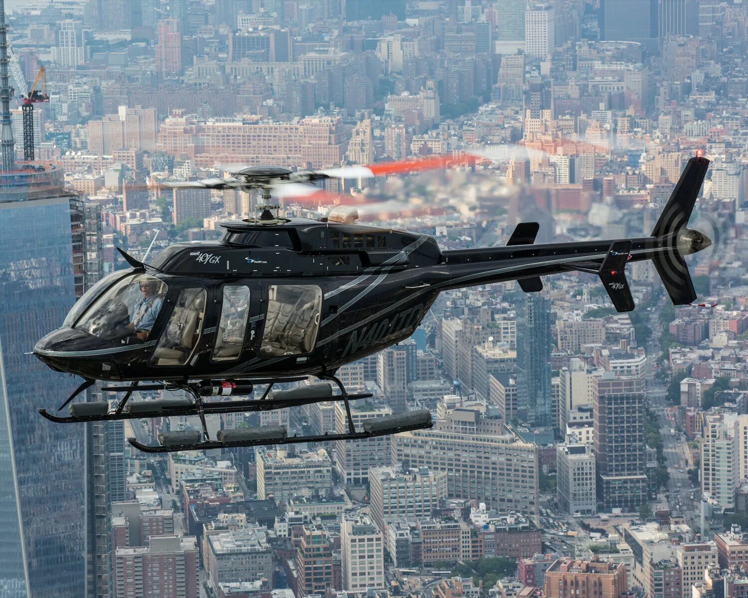 Helicopter in london. Вертолетная прогулка маврикий. Современные вертолёты. Полет на вертолете. Вертолет городской.