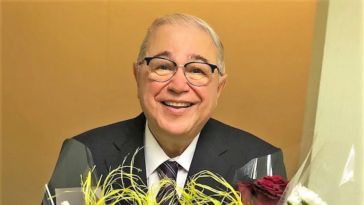 Евгений ваганыч. Петросян википедия. Петросян википедия. Петросянц евгений ваганович. Петросян евгений ваганович лысый.