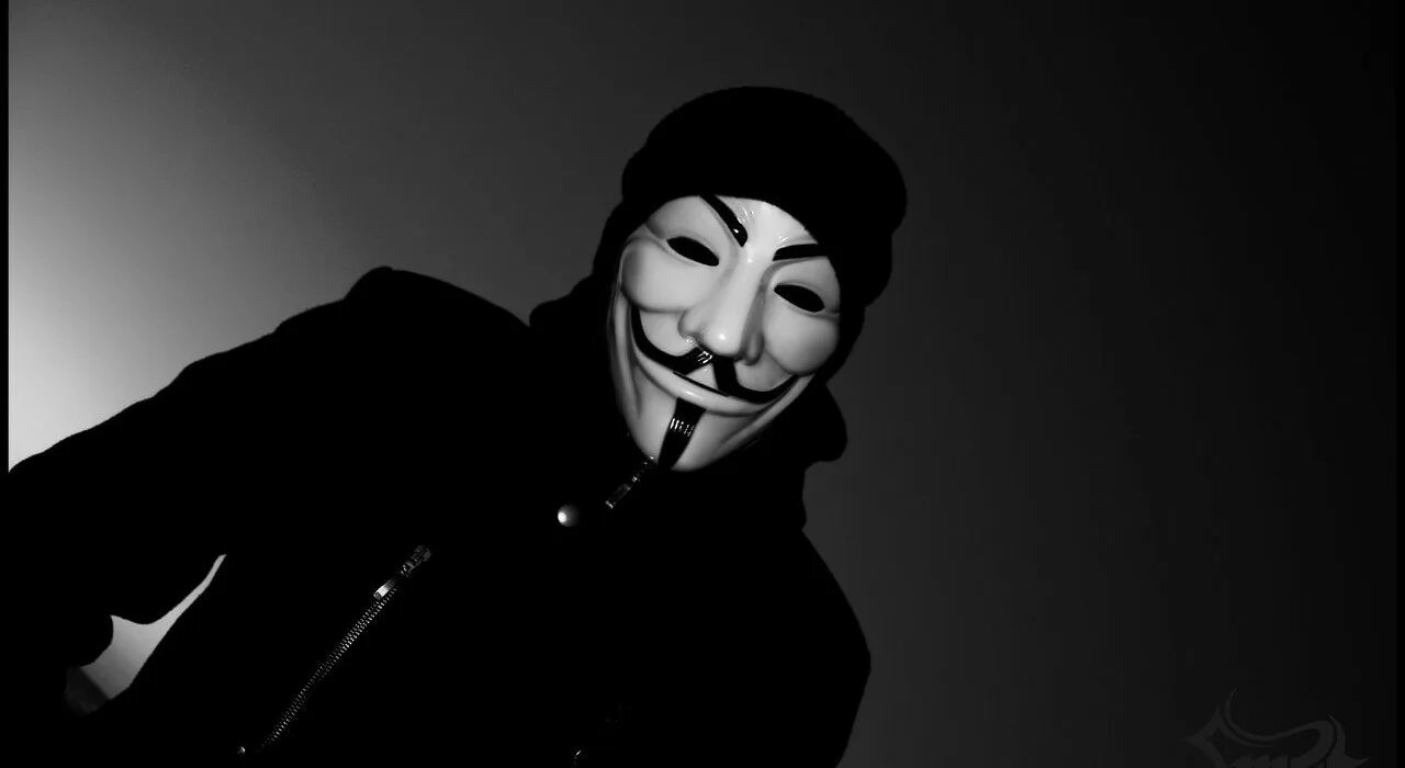 парень в маске. пацан в белой маске. пацан белой маске. парень в маске. пацан белой маске.