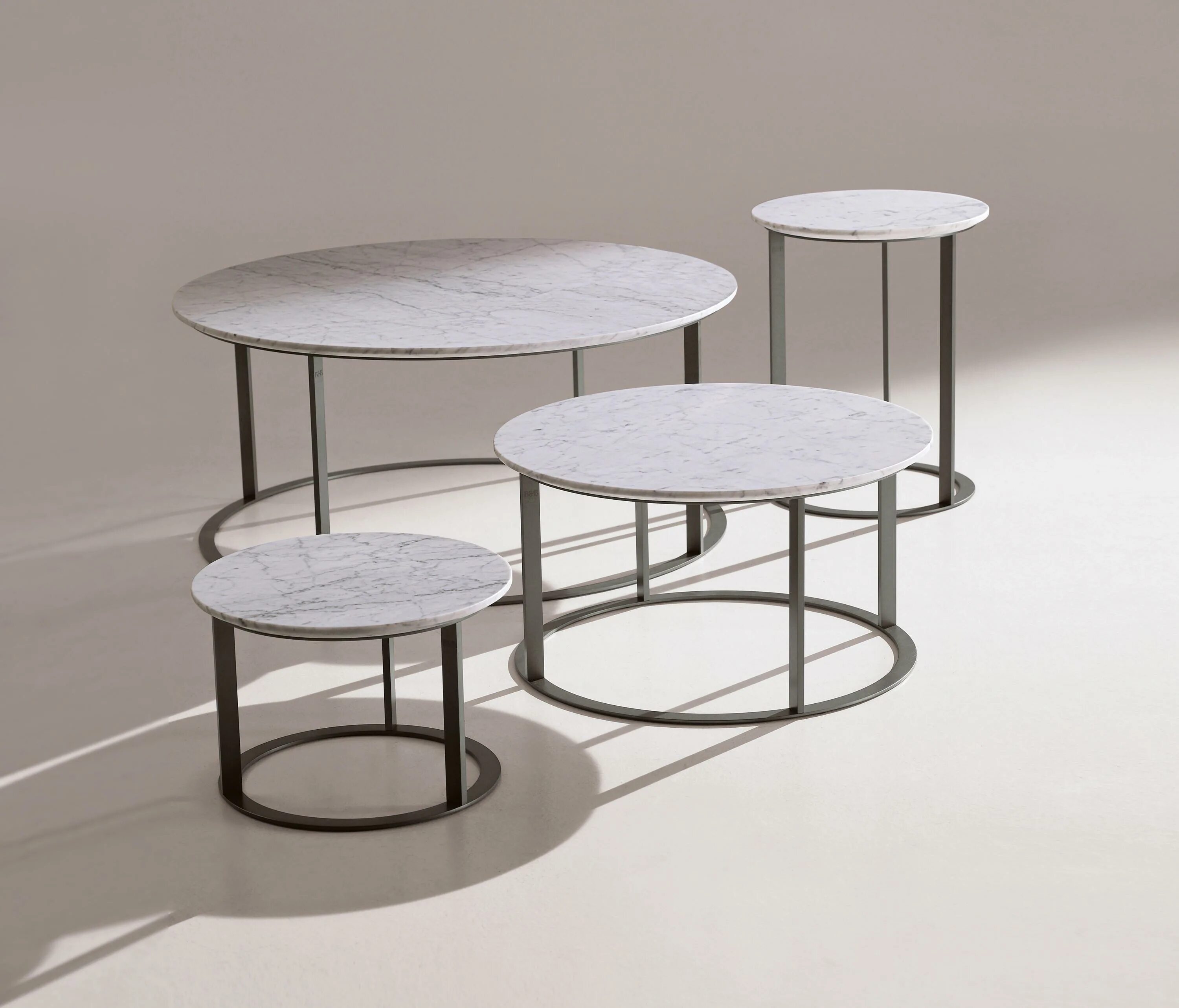 Стол из нескольких столов. Журнальный столик эрвин комплект. hera side table semi-circle журнальный столик. кофейный стол стерлинг silver с круглой столешницей артикул: imr-877649. oslo onyx 16-inch round end table журнальный стол.