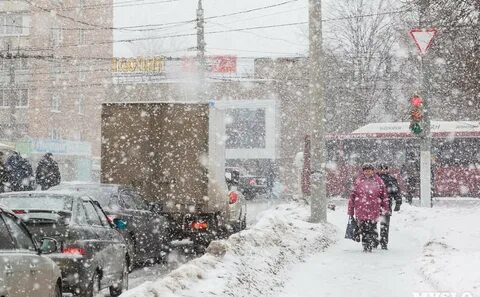 Снег сегодня влажный липкий автор