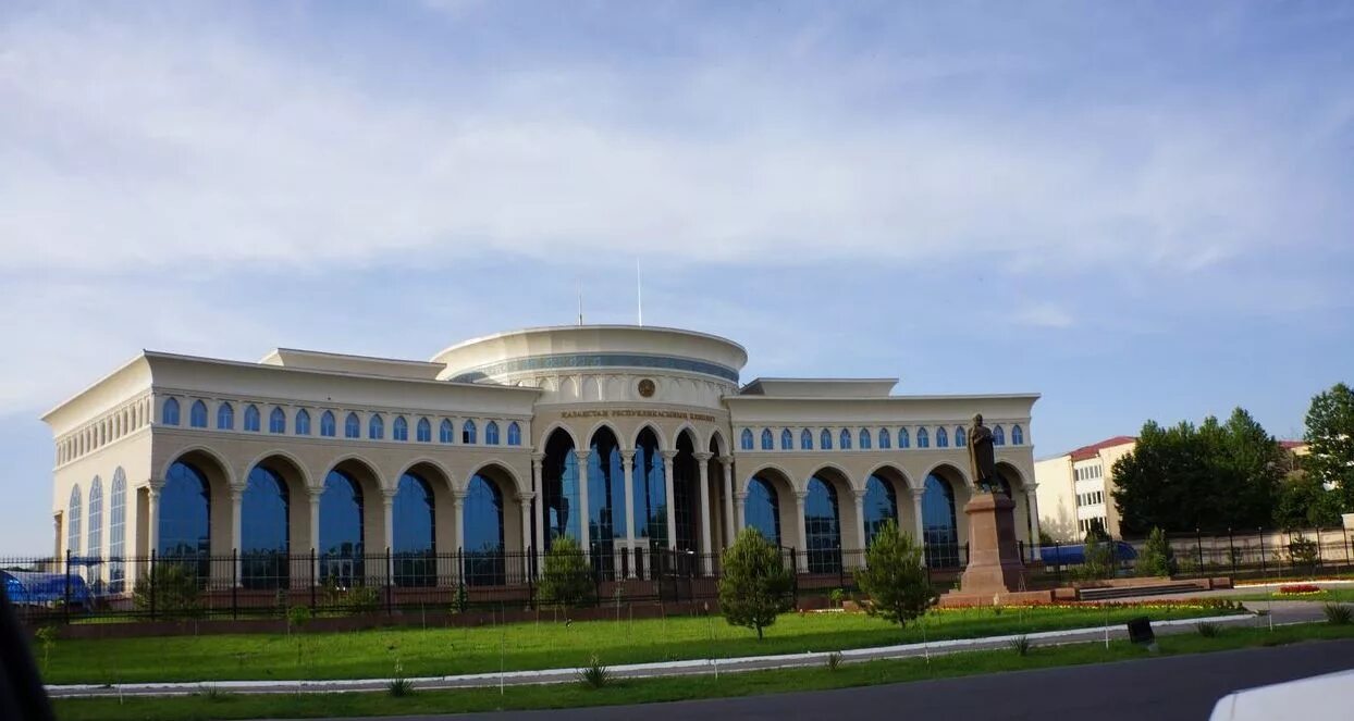 Казахстанская посольство в Ташкенте. Здание посольство Казахстана в Узбекистане. Посольство Туркмении в Ташкенте здания. Абаи в Ташкенте.
