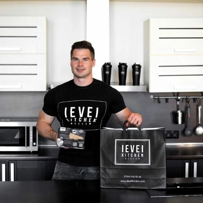 Доставку еды level. Level kitchen гусев. левел китчен логотип.