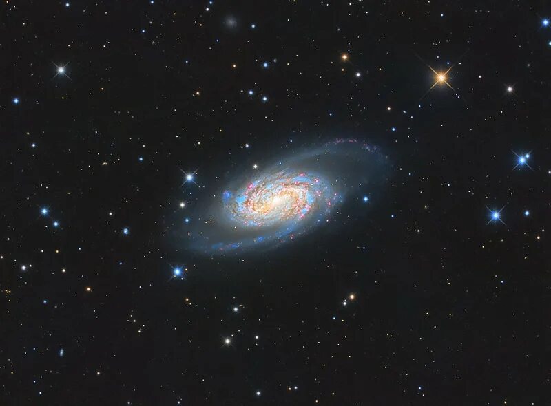 Размер самой большой галактики. NGC 2903. Галактика NGC 2903. Самая огромная Галактика. Галактики во Вселенной.