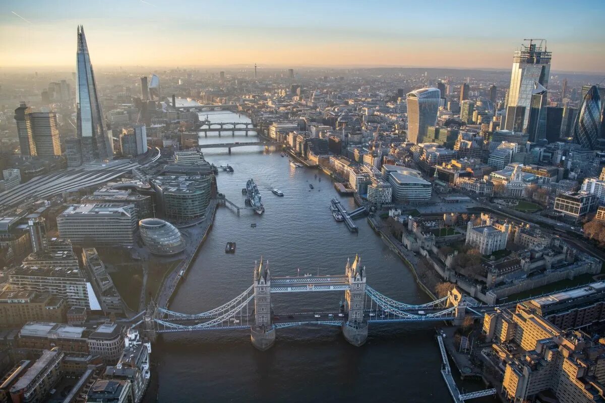 Сити англия. Лондон Сити Темза. Темза Англия сверху. Лондон вид с Темзы. Лондон небоскребы с Темзы.