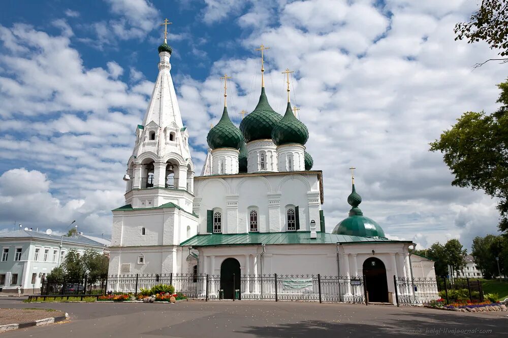 Ярославский Кремль Ярославль. Спасо-Преображенский Кремль в г Ярославле. Ярославский Кремль Ярославль в древности. Ярославский Кремль рубленый город.