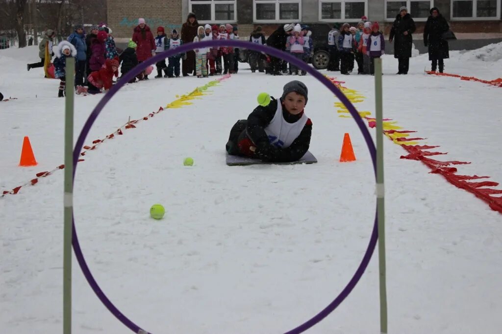 зимние веселые старты. веселые соревнования зимой. зимние забавы эстафеты. зимние уличные игры. эстафеты на улице зимой.