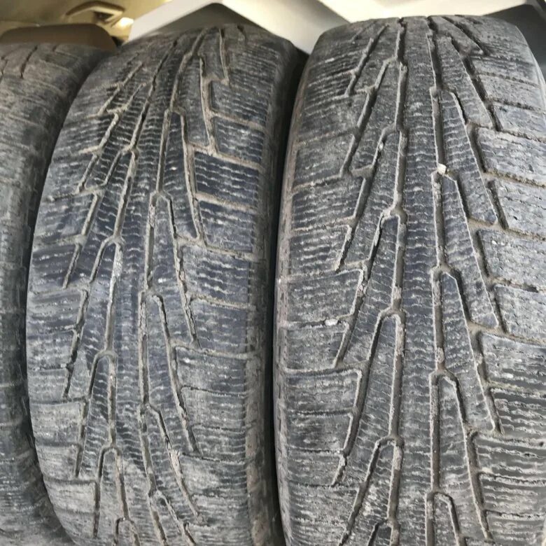 Купить нокиан 215 65 r16. Хакапелита липа 17. Nokian Hakkapeliitta r5 SUV 215/65 r17. Резина зима липа. Шина Lip.