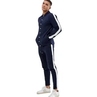Спортивные костюмы с полоской