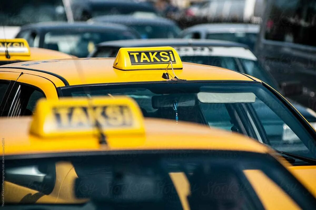 Какое приложение такси в стамбуле. Такси. такси в стамбуле. желтое такси стамбула. турецкое такси.