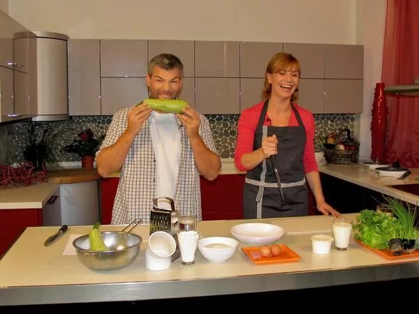 Спас групп. Кухни зетта сотрудники. моя кухня передача ведущие. спасите мою кухню домашний. директор кухни zetta.