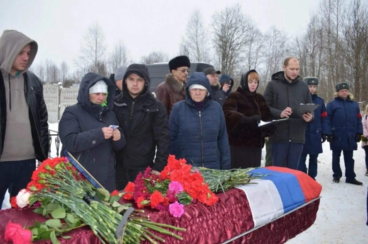 Сколько бойцов погибло на сво. Похороны военнослужащего. Прощание с погибшими на Украине. Погибшие в сво Оленино Тверской области.