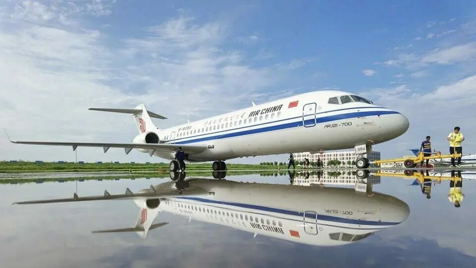 China southern airlines внутри самолета. China northern airlines. Новосибирск китай самолет. A380 china southern. Ил 62 в китае.