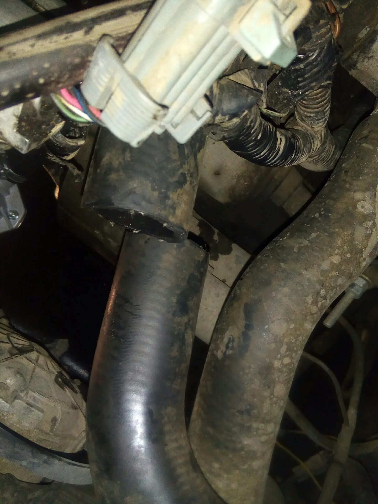 Подогрев двигателя 220в ваз 2110. Подогреватель двигателя 220в на ваз. Установка подогревателя двигателя ваз 2110. Установка подогревателя двигателя ваз 2110. Крепление подогрева двигателя ваз 2110.