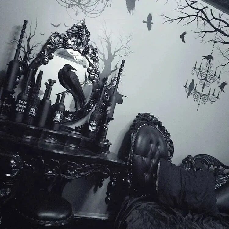 Готика предметы. Эстетика аристократии готика. aesthetic gothic готическая эстетика. готический стиль предметы интерьера. зеркало в стиле готика.