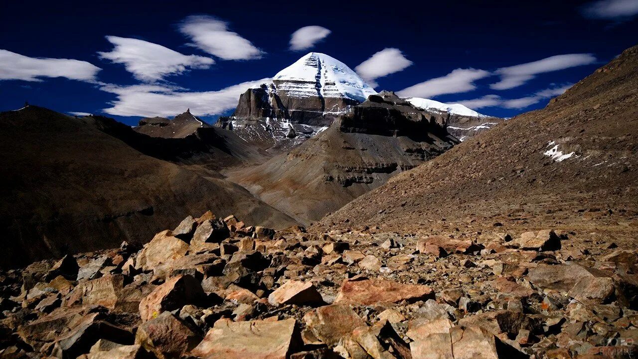 Священная гора Кайлас в Тибете. Гора Кайлас пирамида. Множественные гора