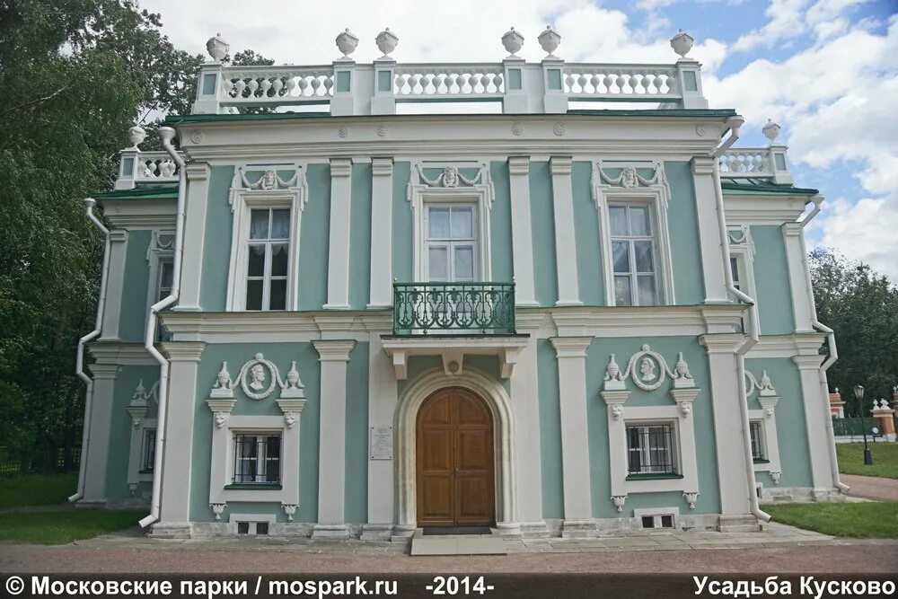 большой кремлёвский дворец московский кремль. большой кремлёвский дворец и храм христа спасителя в москве. петергоф вид сверху. музей усадьба царицыно. жворцовопарковый ансамбль петергоф.