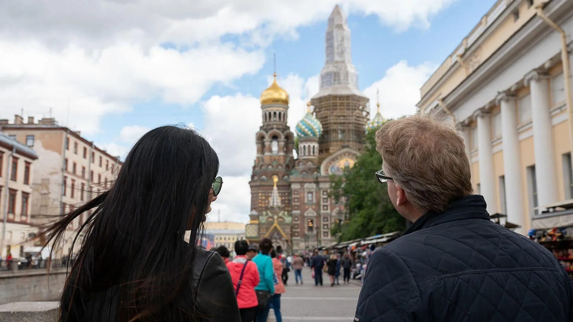 Туристы в Санкт-Петербурге. Питер туризм. Питер для туристов 2022. Питер в сентябре для туристов.