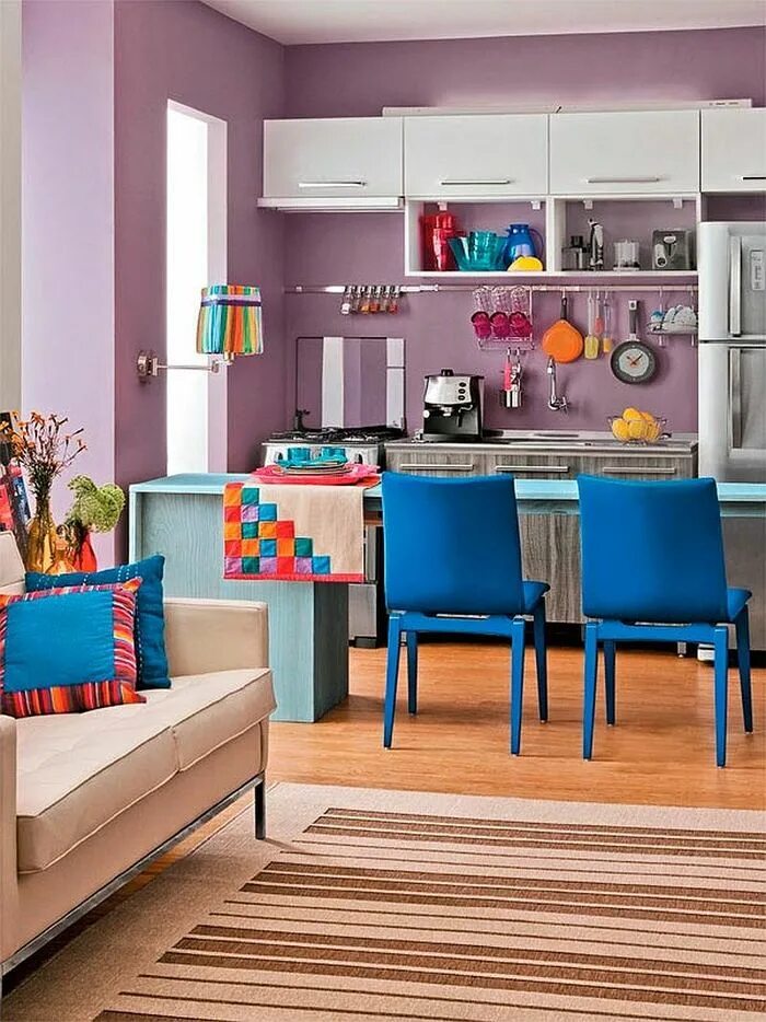 Какие цвета сочетаются на кухне. Яркий интерьер кухни. Цветовая гамма в интерьере кухни. Сочетание цветов в интерьере кухни. Кухни яркие цвета.