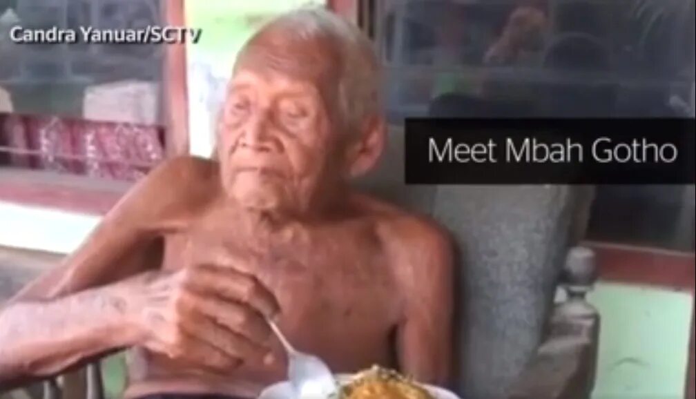 Умер самый старый мужчина в мире. Самый старый человек в мире 146 лет. Сапарман Содимеджо долгожитель.