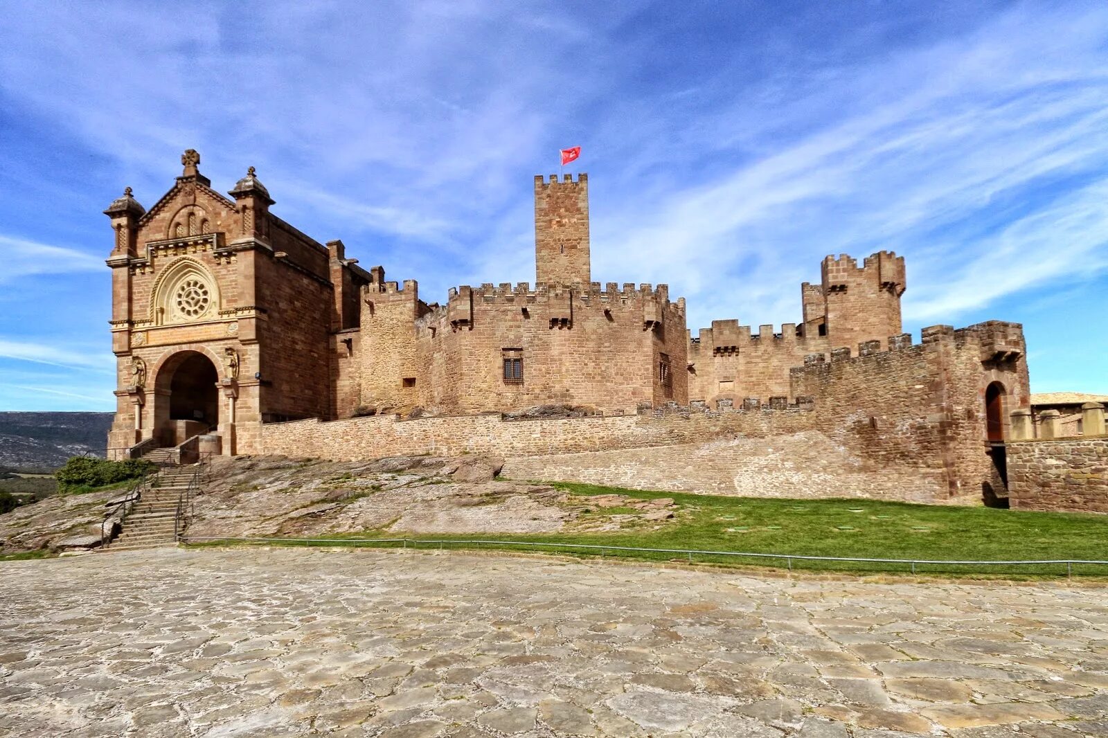 Вино кастильо де маркес. Castillo camposeco. Вино кастиллос де испания. Castillo camposeco. Замок крепость турегано.