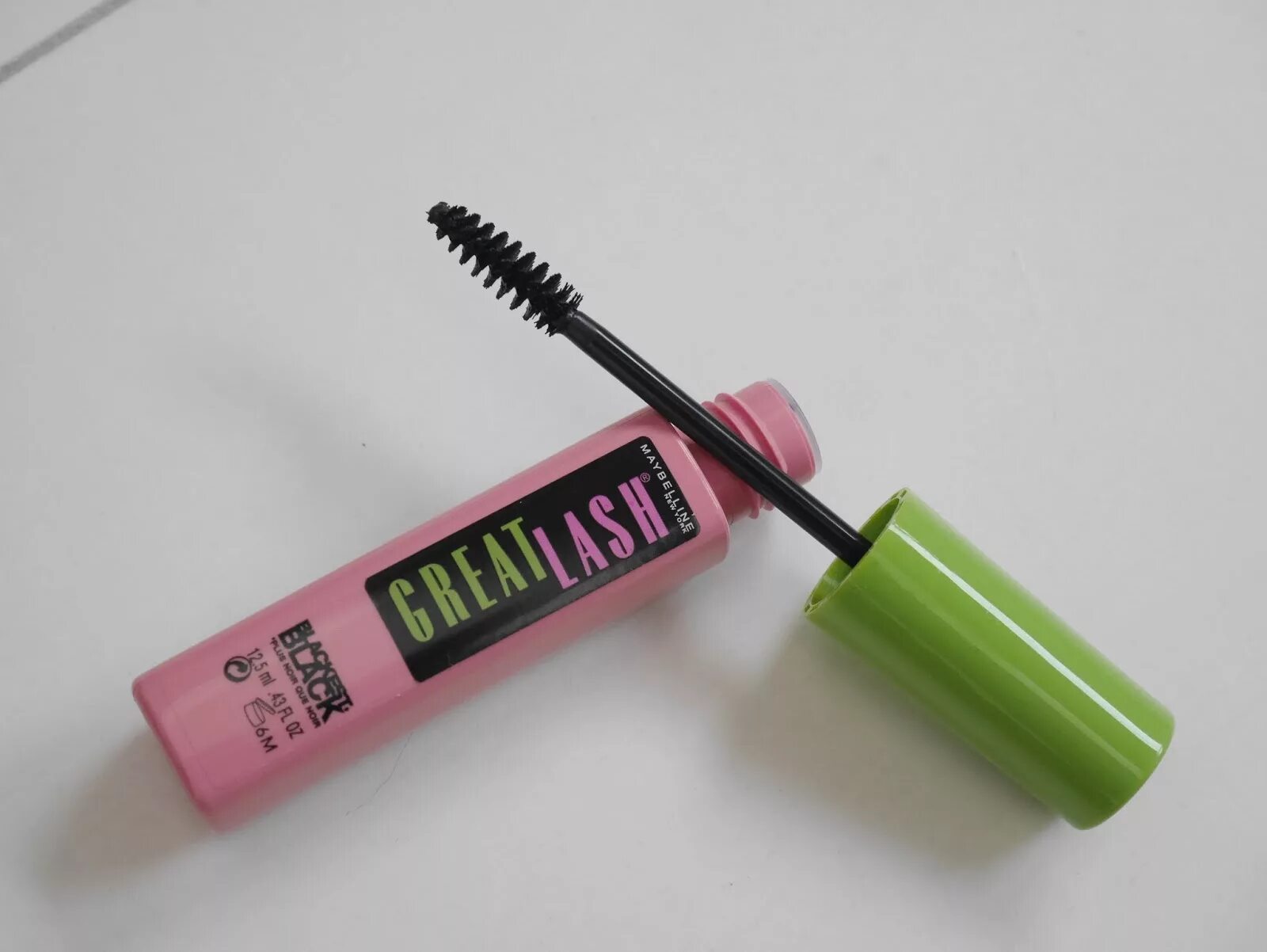 Тушь maybelline зеленая. Тушь мейбелин great lash. Тушь maybelline mascara. Тушь мейбелин зеленая. Тушь maybelline great lash mascara.