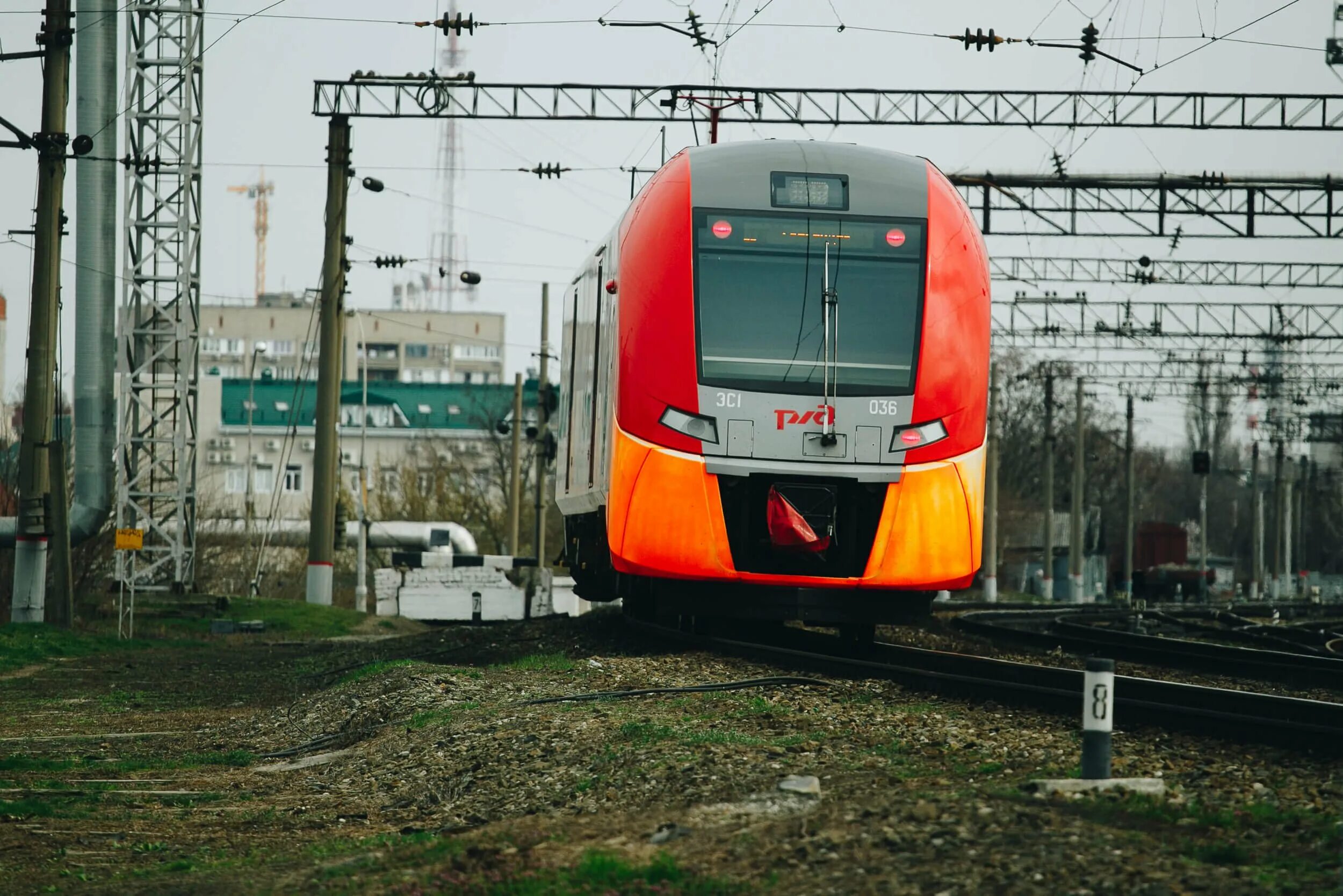 Дорог ласточка. Скоростной поезд Ласточка. Станция Невинномысск электропоезд Ласточка. Ласточка Ростов Краснодар. Ласточка 808 Ростов вокзал.