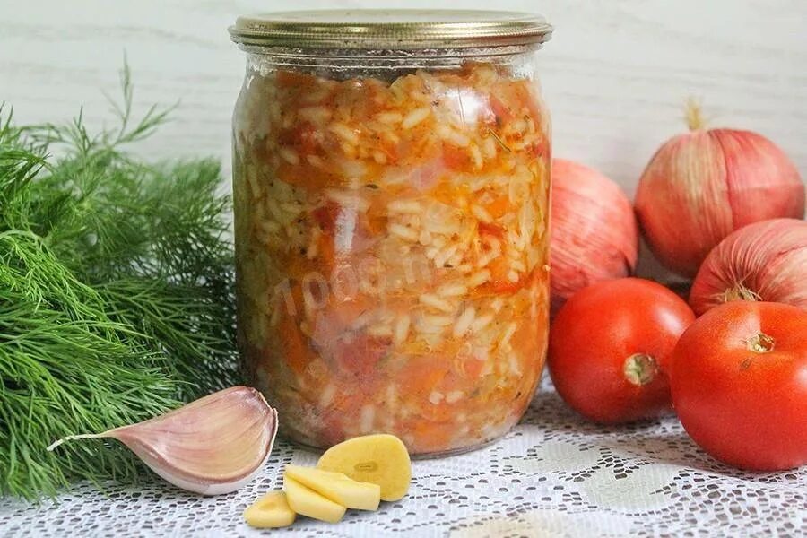 Рисовый салат на зиму. Салат с рисом на зиму. Закуска овощная с рисом на зиму. Заготовки на зиму с рисом. Лечо с рисом на зиму.