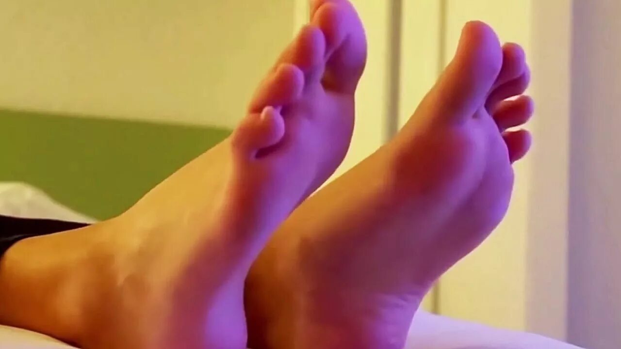 Com. Asian pantyhose girl nanxi feet tease footfetish. Мужские ступни подростков. Feet tease video. Зрелые feet.