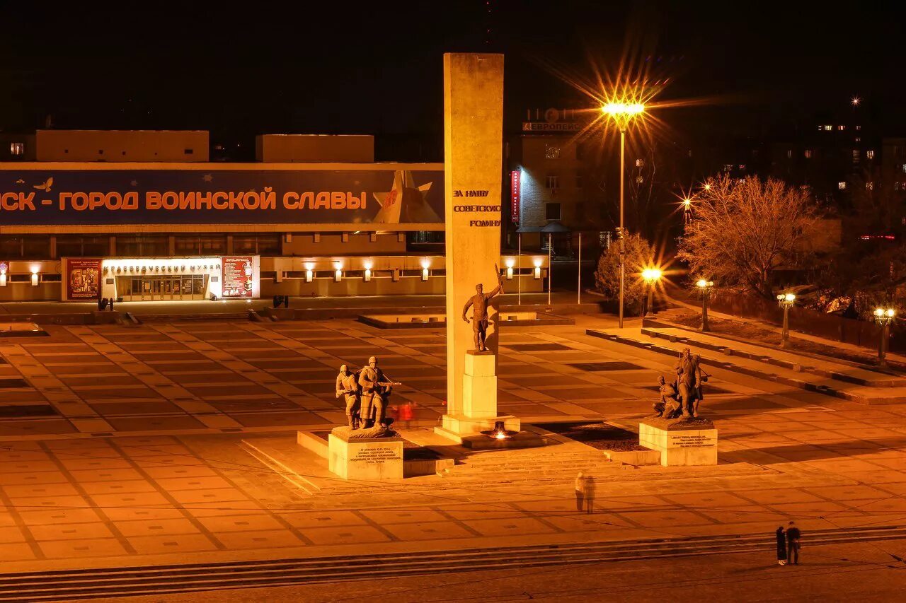 Пл брянск. Пл Партизан Брянск. Памятник на площади Партизан в Брянске. Брянск Партизанская площадь. Г Брянск площадь Партизан.