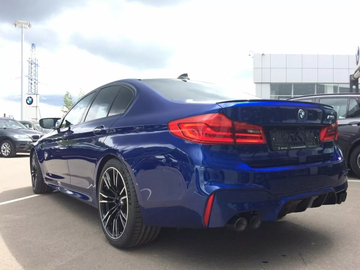 М5 паши пэла. BMW m5 f90 Competition синяя. BMW m5 f90 Competition 2022. BMW m5 f90 Blue 2018. БМВ м5 ф90 Компетишн синяя.