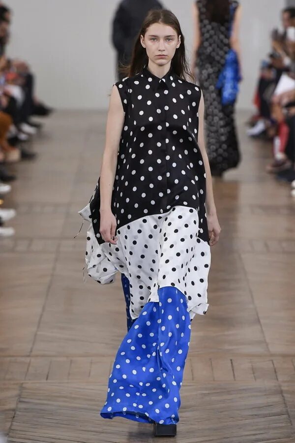 платье в горошек. стиль горошек. стильные платья в горох. принты на одежду. коричневая юбка в горошек.