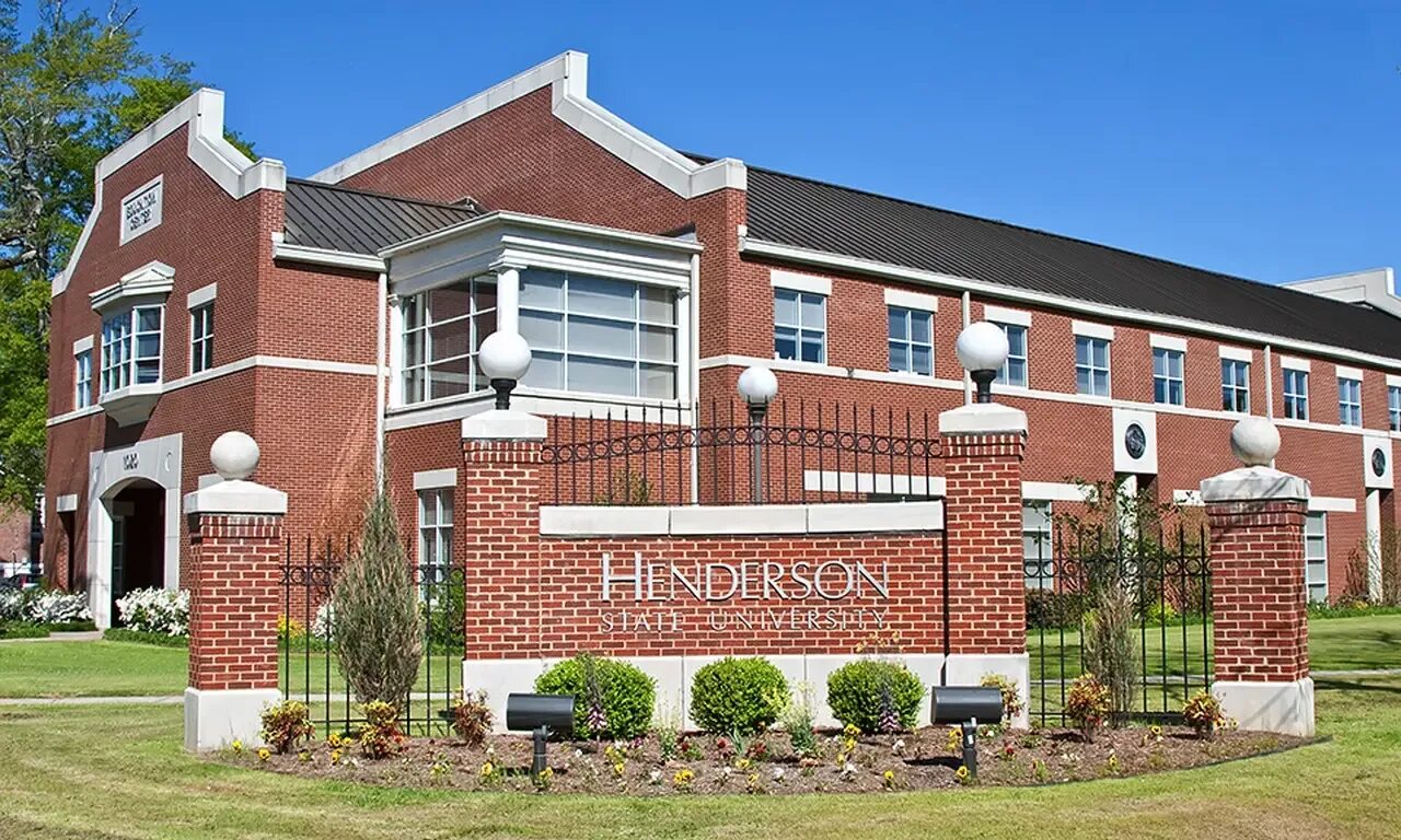 Bad state. Штат Арканзас университет Хендерсон. Henderson State University. Arkansas State University специальности. The Henderson State University карта.