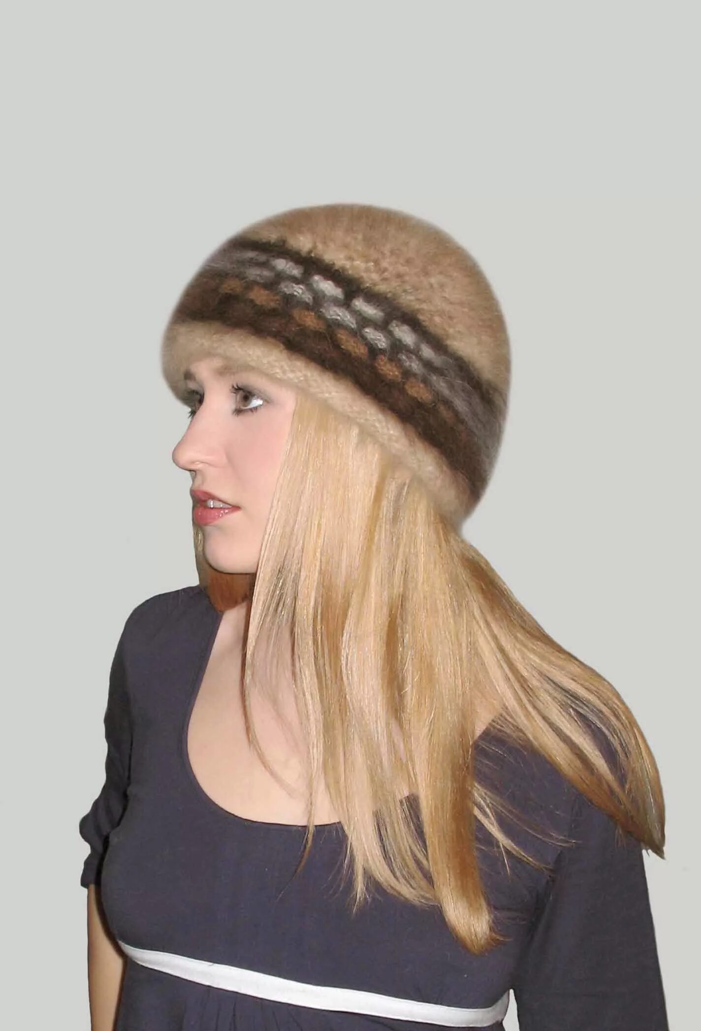 Вязаная шапка из собачьей шерсти. Детская шапка из собачьей шерсти. Шапка из собачьей шерсти спицами. Шапка из собачьей шерсти. Вязаная шапка из собачьей шерсти.