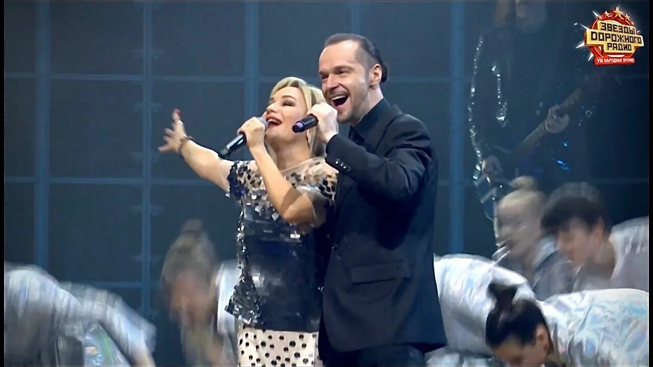 Буланова новый мужчина. Песня мы с тобой два берега буланова и костомаров. Костомаров дуэт. Т. Два берега булановой.